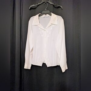 Claudia Richard Elegant White Embroidered Women's Top Long Sleeve 5 Button 22W